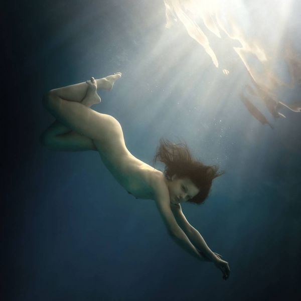 retro nude women underwater