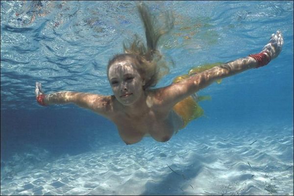 sexy females underwater