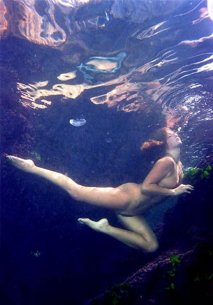 nude underwater erotica