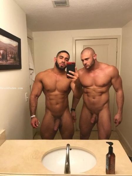 gay gym nude selfie
