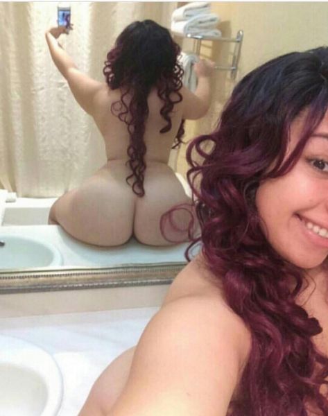 sexy naked big ass selfie
