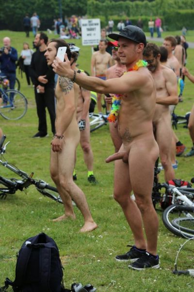 naked men playing