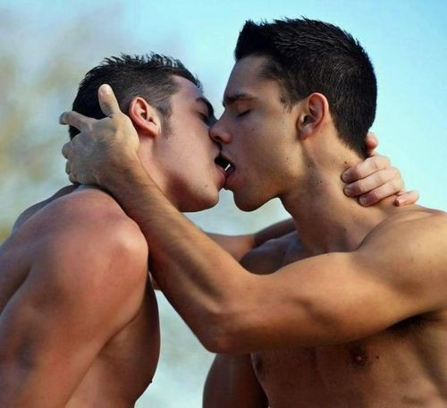 men bulges kissing gay