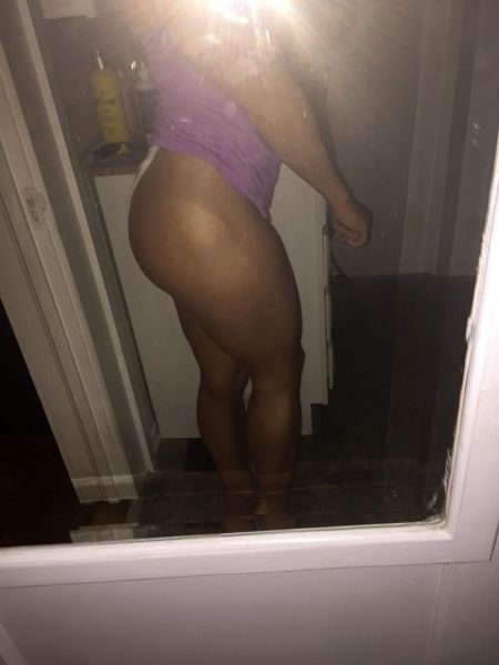 curvy fit milf selfie nude