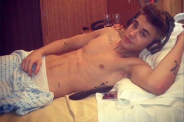 justin bieber performing