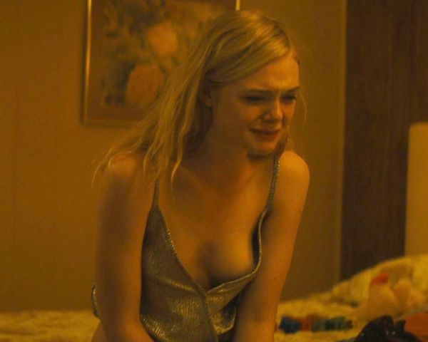 elle fanning toilet