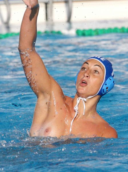 water polo underwater fights