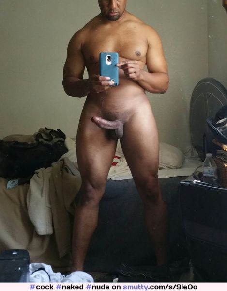 muscle guy nude selfie