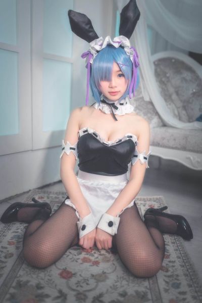 japanese maid cafe outfit