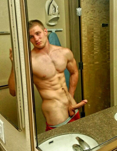 gay blonde muscle men