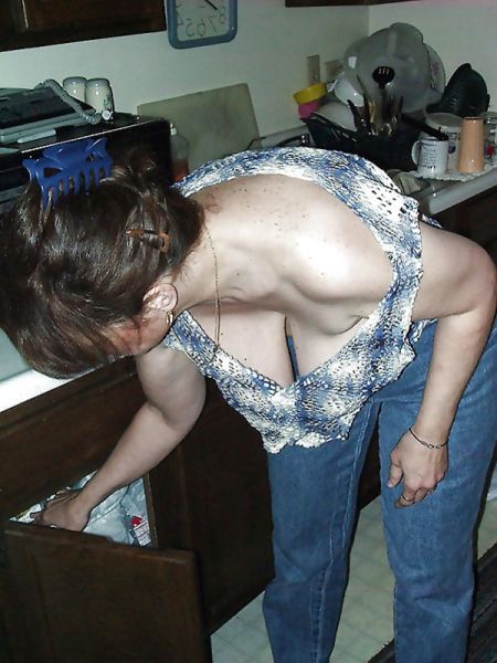 cleavage milf mature see through