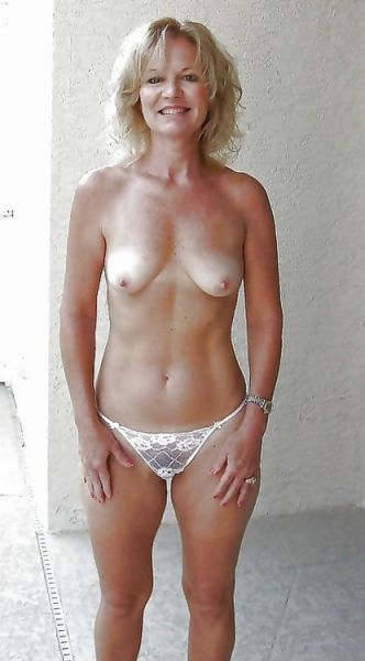 topless natural milf blonde