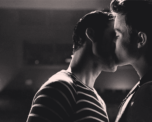 kisses