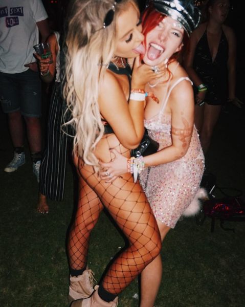tana and bella thorne kiss
