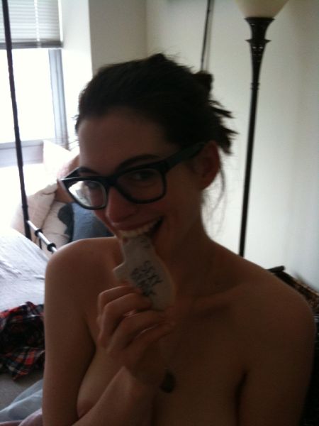 anne hathaway love and other drugs scene