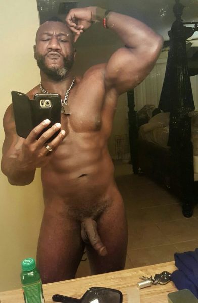 gay muscle men with big cock