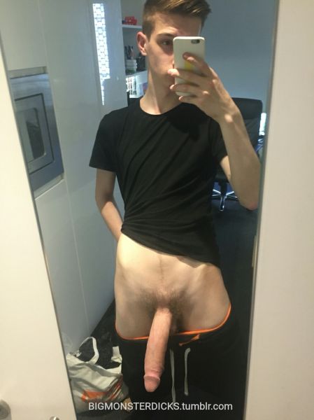 fit cock selfie