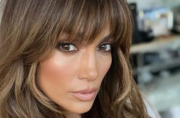 jennifer lopez green cape dress