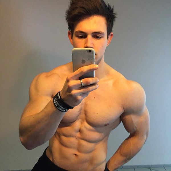 body builer taking selfie