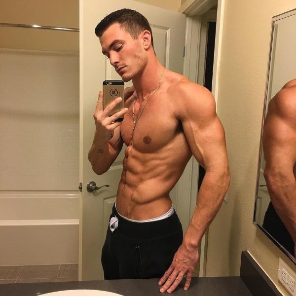 mirror selfie back gym