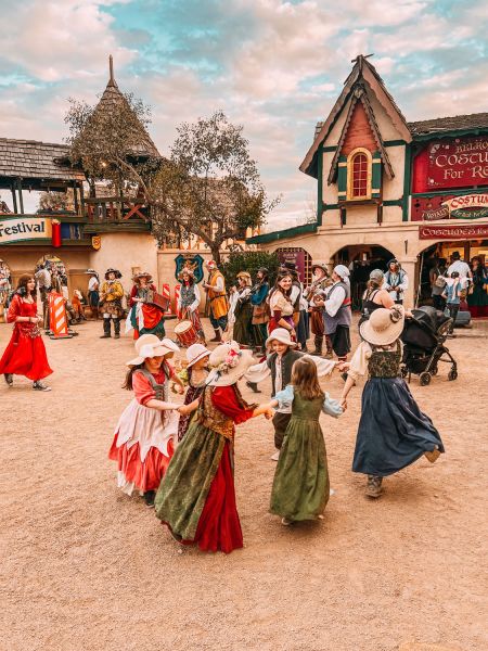 renaissance faire wench
