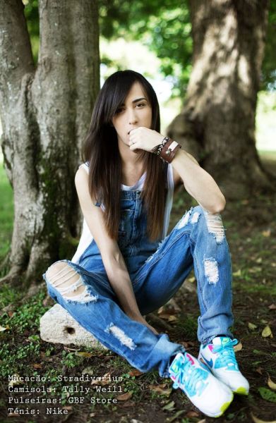 androgynous figure