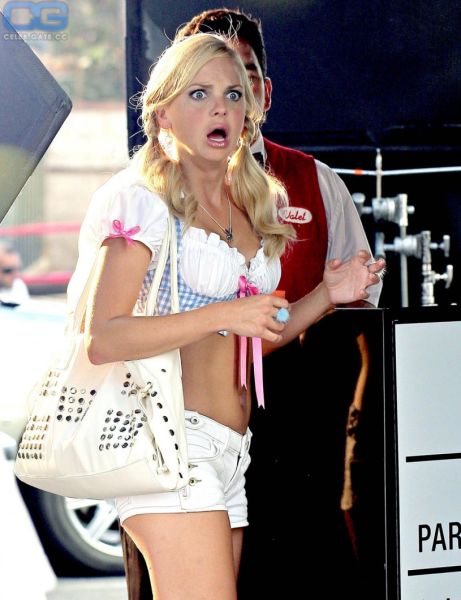 anna faris mom cbs tv show