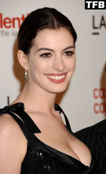 love and other drugs anne hathaway hottest
