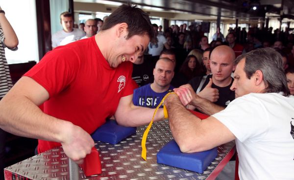 russian wrestler weigh in