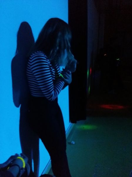 girl in bar ai