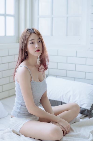 large thighs bedroom