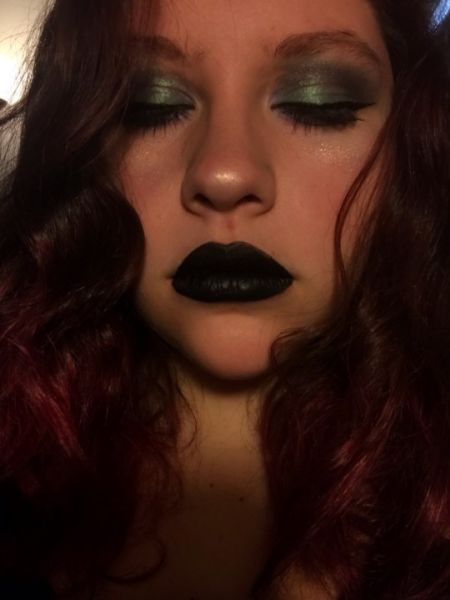 eye makeup with dark red lipstick