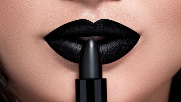 blue lipstick