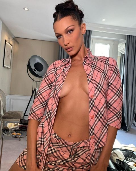 cleavage boobs nipple