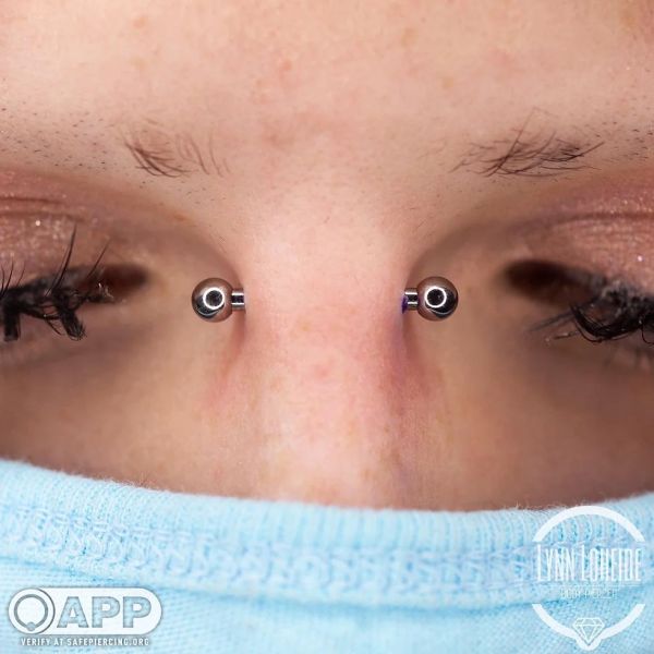 tragus piercing