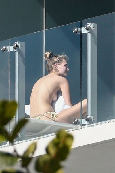 beautiful nude ass on bed