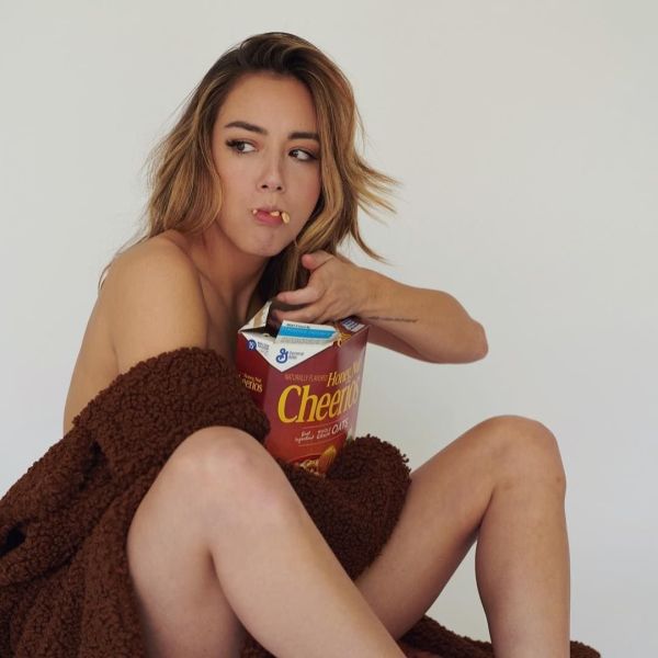 chloe bennet red dress
