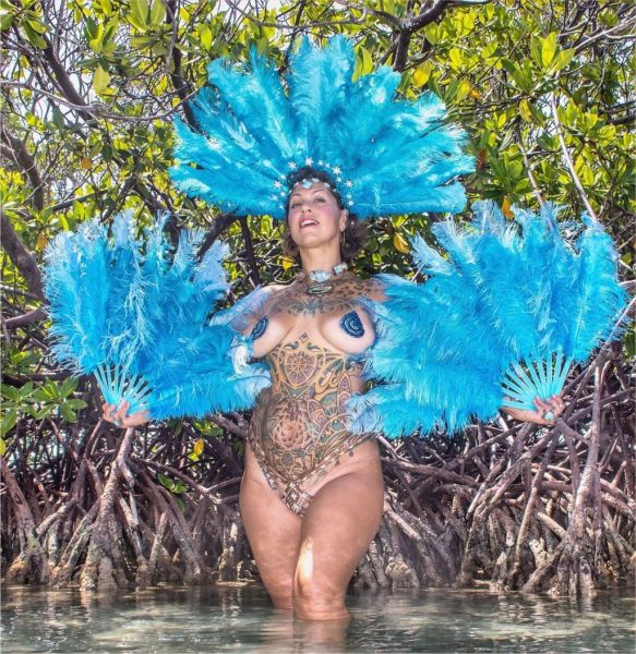 american pickers cast danielle colby