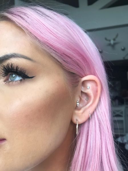 vertical labret piercing