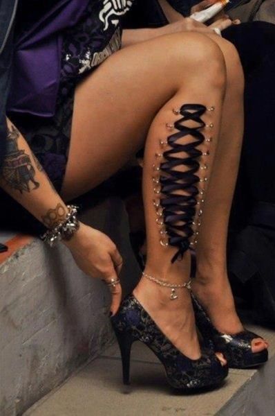 buttock piercing
