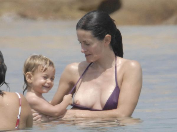 courteney cox stomach