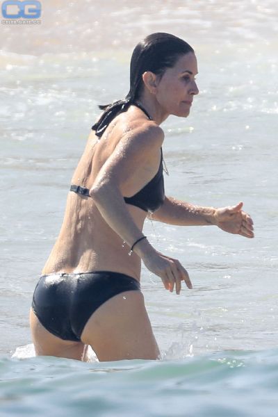 courteney cox looks