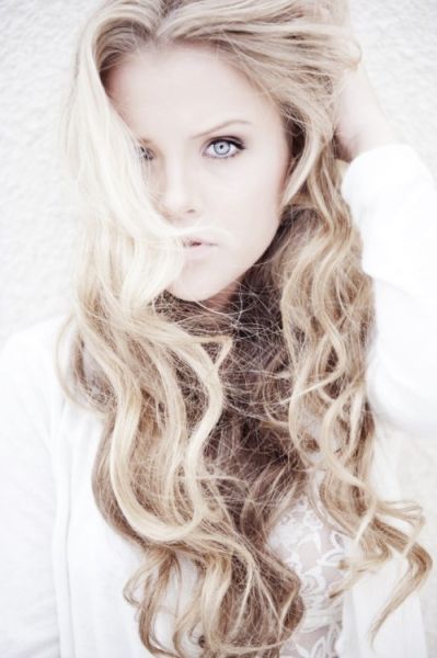 short hairstyles with curly hair