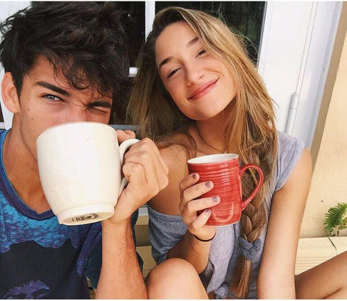 instagram couple poses
