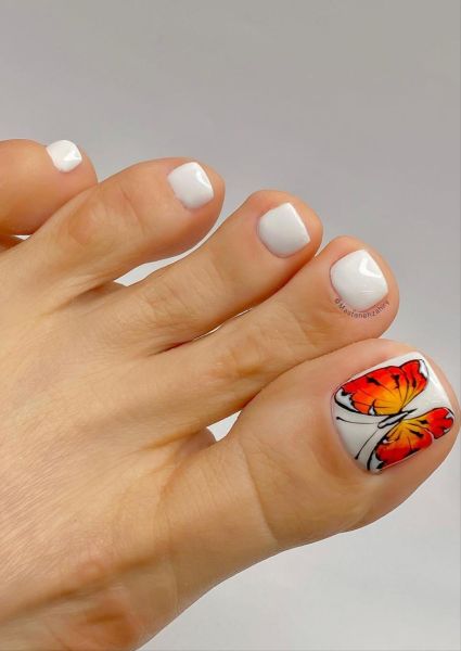 pretty group summer toenails