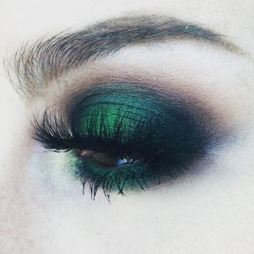 minimal dolly makeup