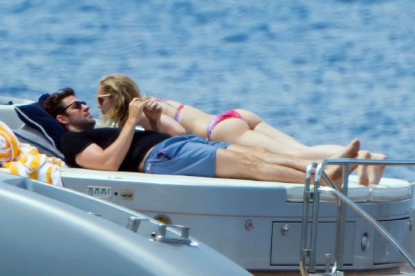 emily blunt navel