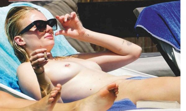 sophie turner maisie williams with