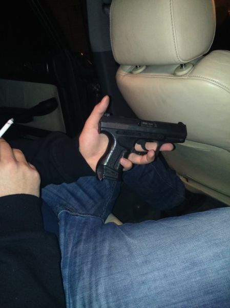 gun black and white