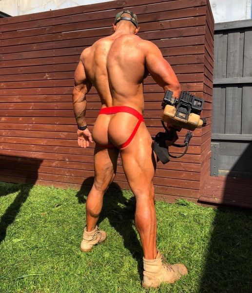 gay muscle body